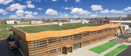 The Pannonia Centre of Excellence for Wood uses a green decentralised hall climate system